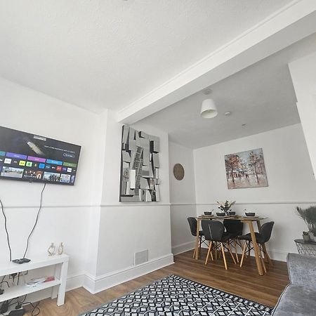 St Albans City Stays - Near Luton Airport - St Albans Abbey & City Train Station - Close To London- Harry Potter World - The Odyssey Cinema - Abbey Cathedral- Contractors I Business I Leisure- Sleeps Upto 6 People 외부 사진