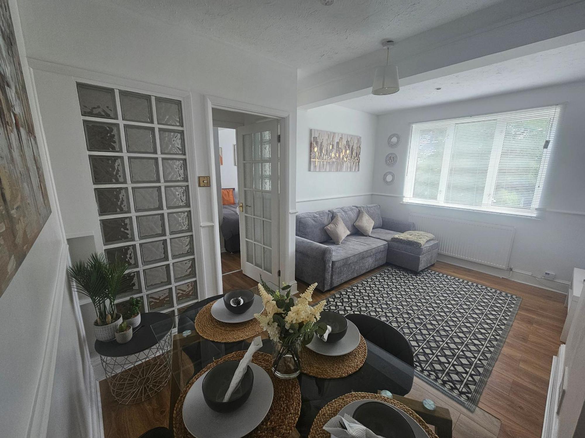 St Albans City Stays - Near Luton Airport - St Albans Abbey & City Train Station - Close To London- Harry Potter World - The Odyssey Cinema - Abbey Cathedral- Contractors I Business I Leisure- Sleeps Upto 6 People 외부 사진