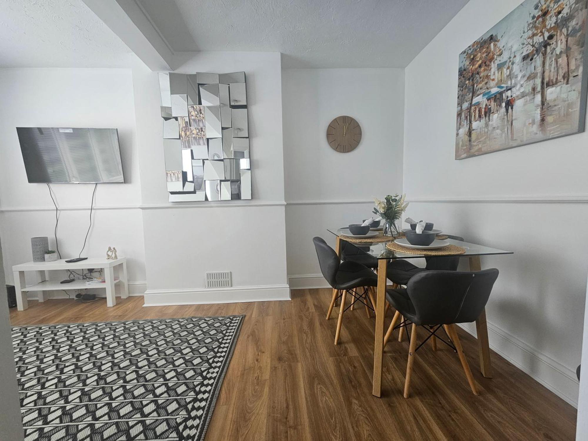 St Albans City Stays - Near Luton Airport - St Albans Abbey & City Train Station - Close To London- Harry Potter World - The Odyssey Cinema - Abbey Cathedral- Contractors I Business I Leisure- Sleeps Upto 6 People 외부 사진