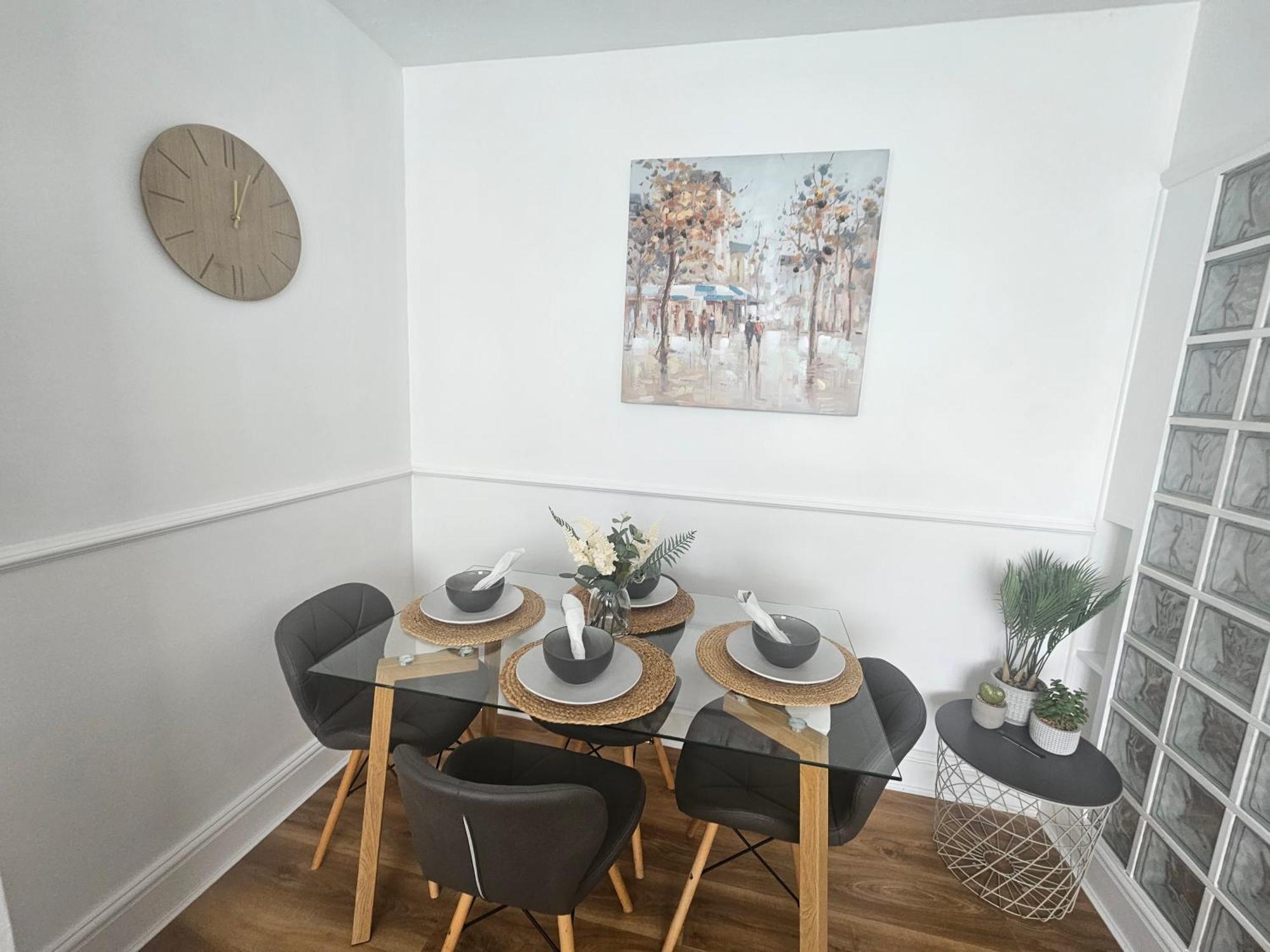 St Albans City Stays - Near Luton Airport - St Albans Abbey & City Train Station - Close To London- Harry Potter World - The Odyssey Cinema - Abbey Cathedral- Contractors I Business I Leisure- Sleeps Upto 6 People 외부 사진