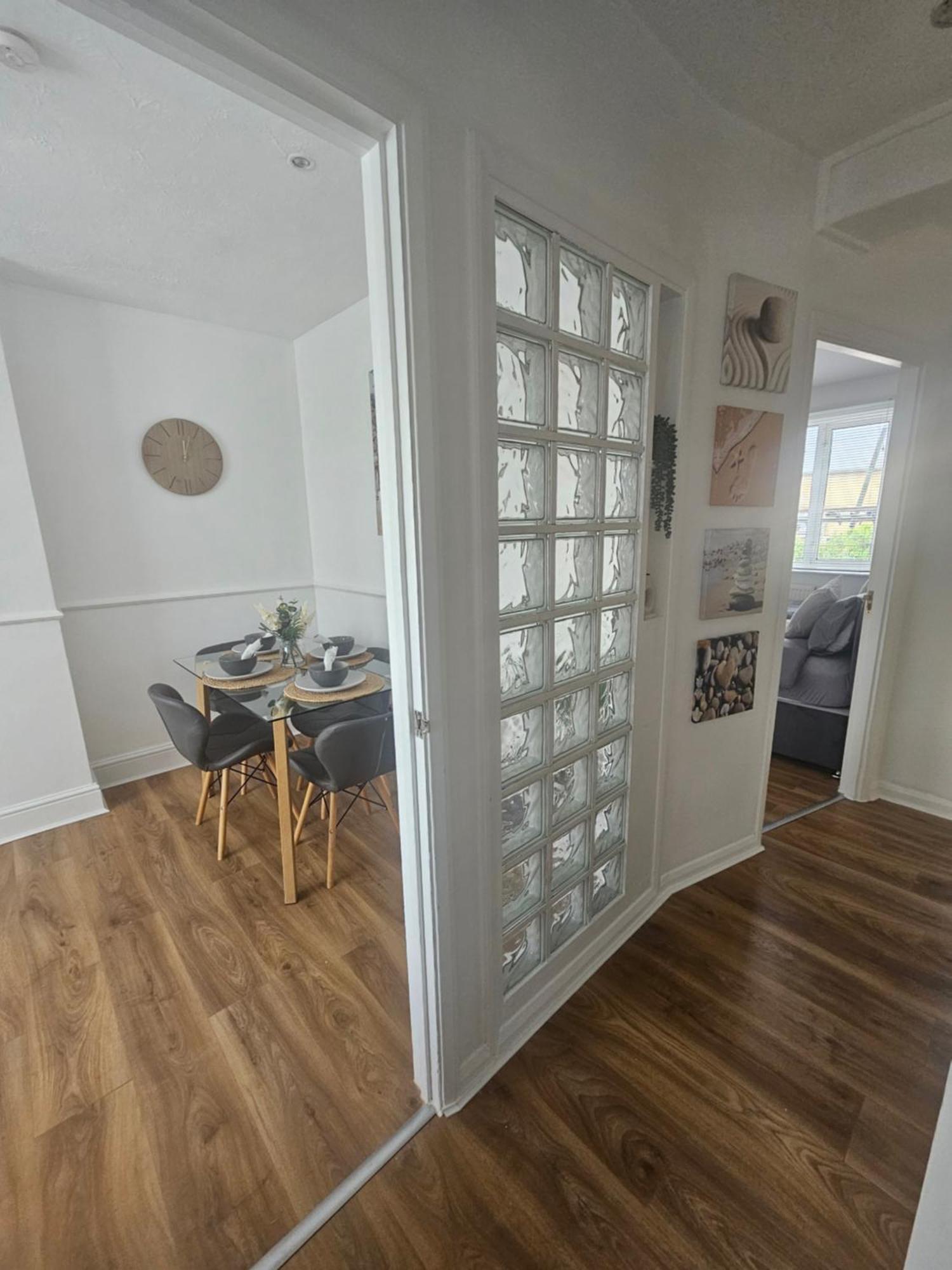 St Albans City Stays - Near Luton Airport - St Albans Abbey & City Train Station - Close To London- Harry Potter World - The Odyssey Cinema - Abbey Cathedral- Contractors I Business I Leisure- Sleeps Upto 6 People 외부 사진