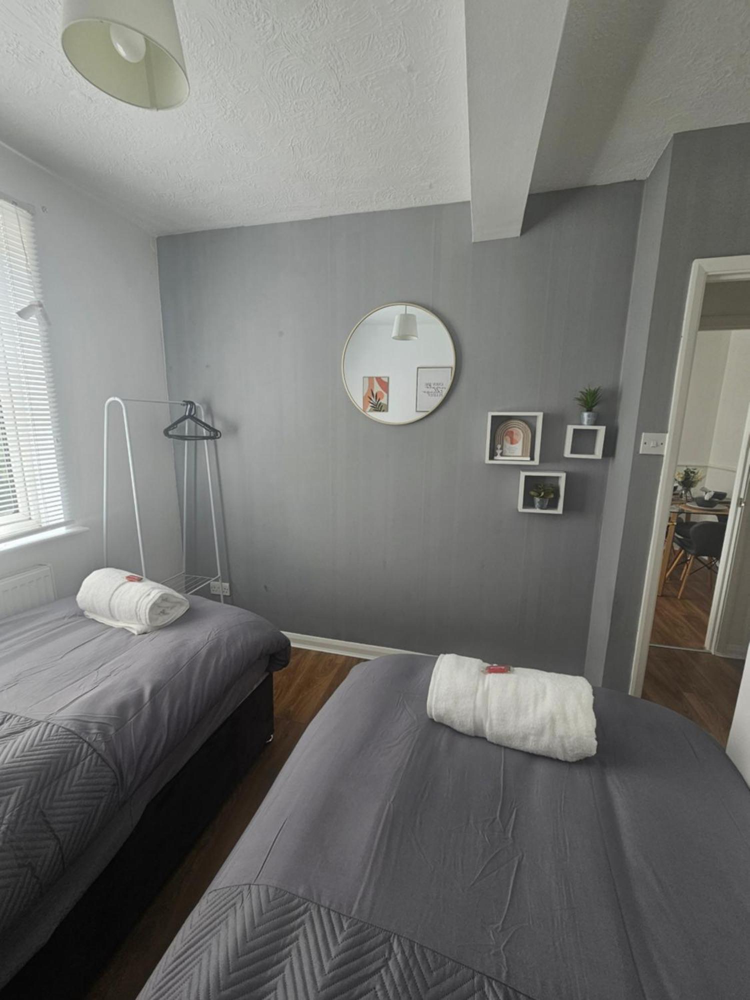 St Albans City Stays - Near Luton Airport - St Albans Abbey & City Train Station - Close To London- Harry Potter World - The Odyssey Cinema - Abbey Cathedral- Contractors I Business I Leisure- Sleeps Upto 6 People 외부 사진