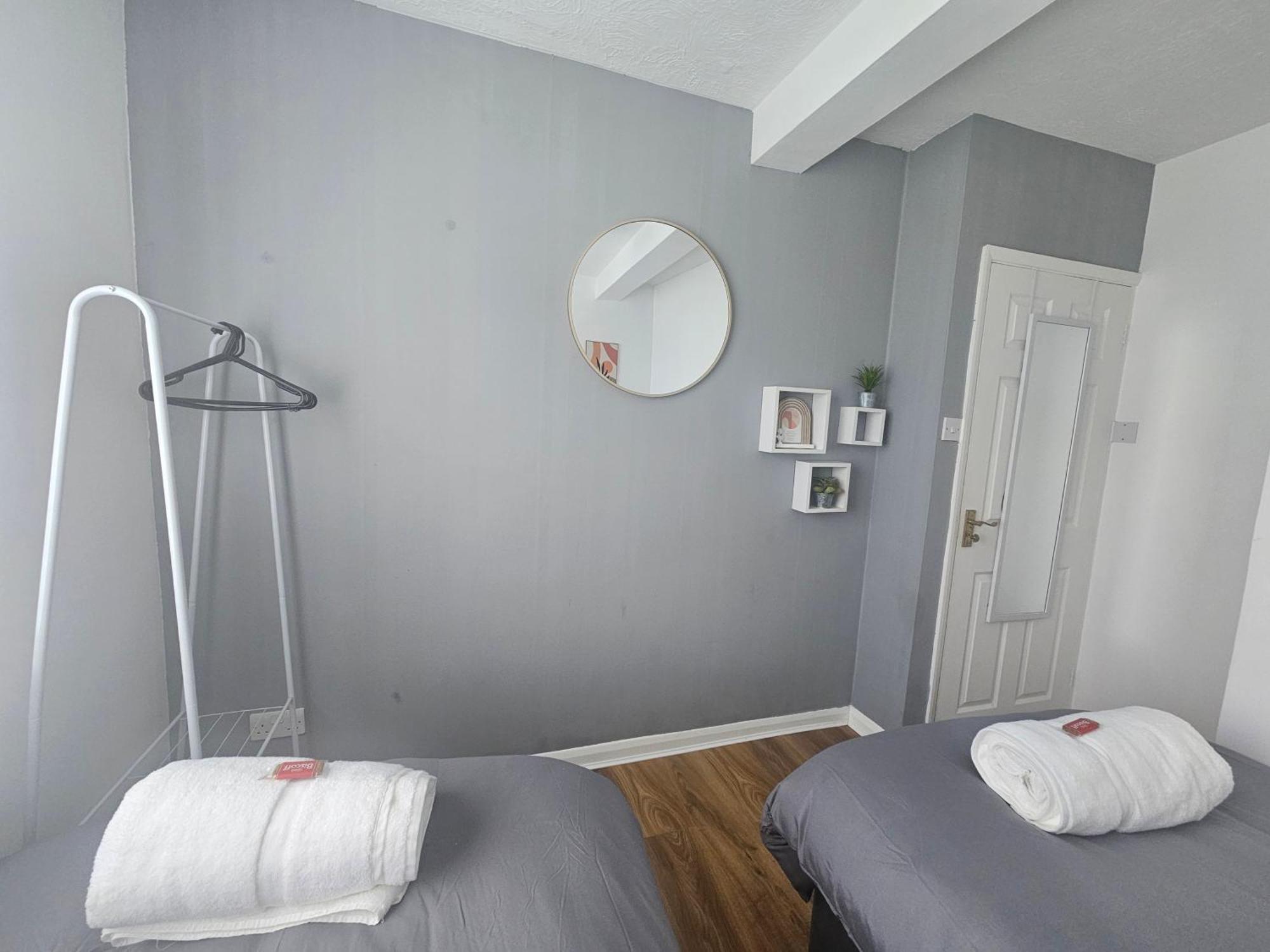 St Albans City Stays - Near Luton Airport - St Albans Abbey & City Train Station - Close To London- Harry Potter World - The Odyssey Cinema - Abbey Cathedral- Contractors I Business I Leisure- Sleeps Upto 6 People 외부 사진