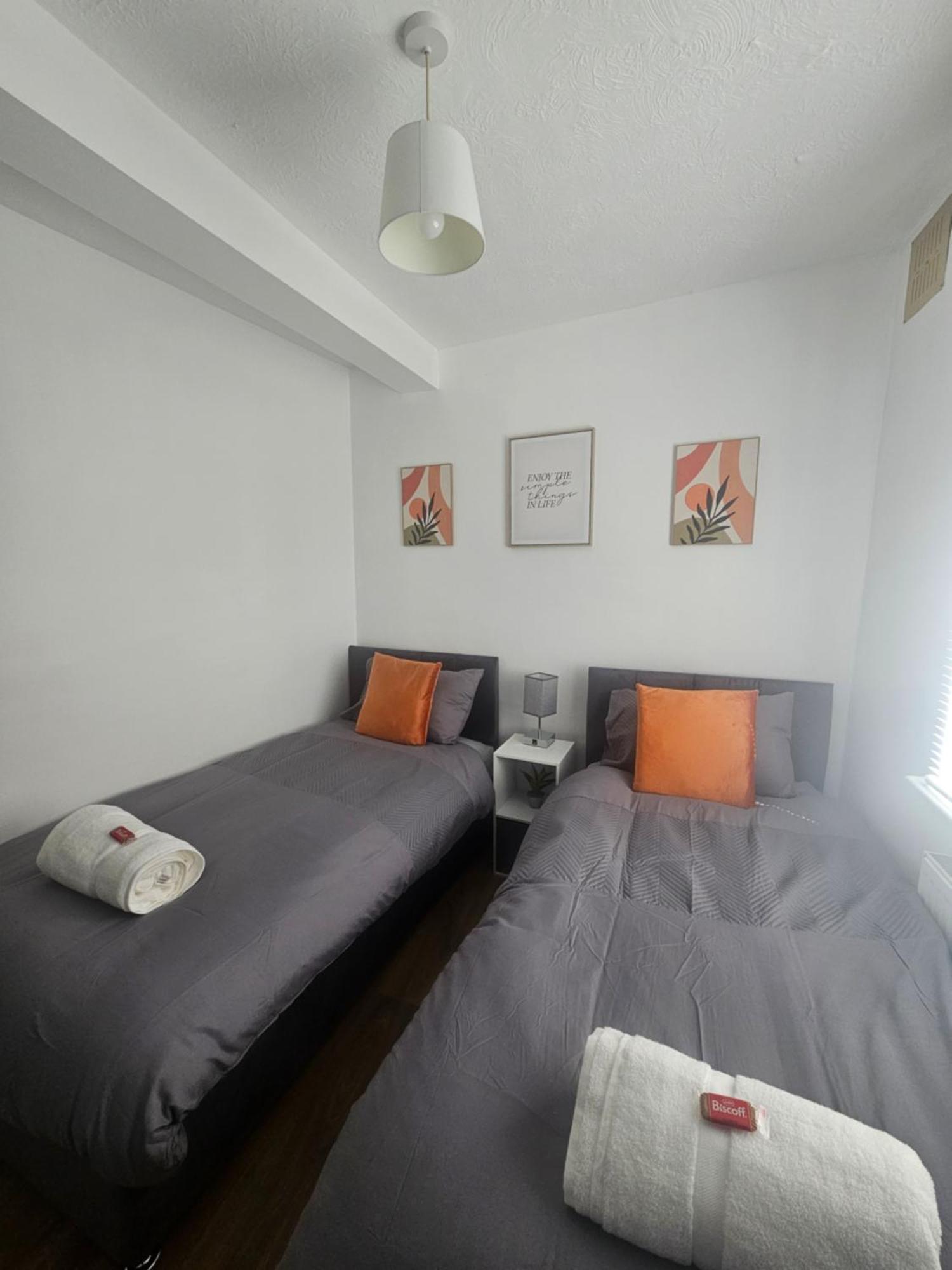 St Albans City Stays - Near Luton Airport - St Albans Abbey & City Train Station - Close To London- Harry Potter World - The Odyssey Cinema - Abbey Cathedral- Contractors I Business I Leisure- Sleeps Upto 6 People 외부 사진