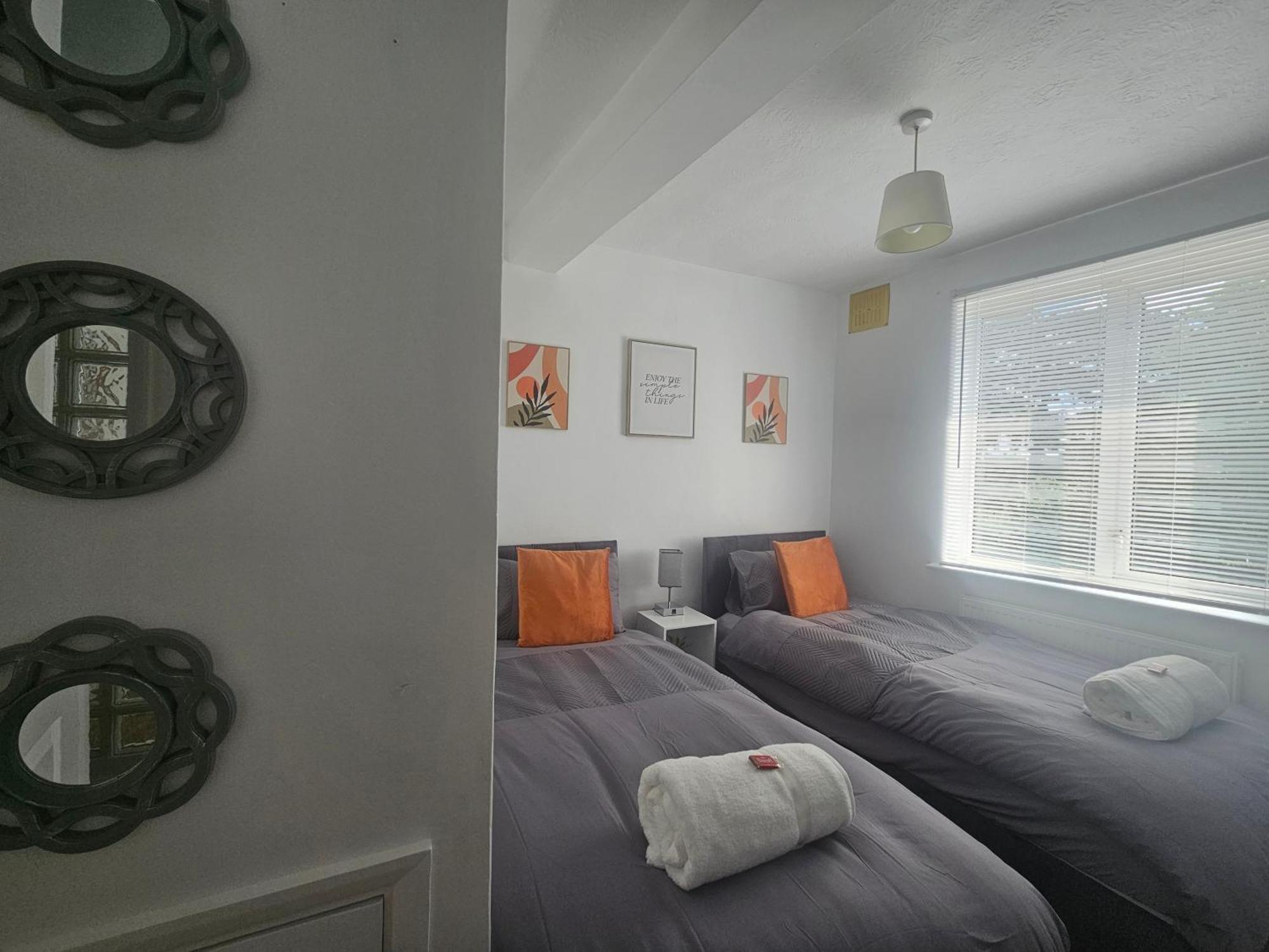 St Albans City Stays - Near Luton Airport - St Albans Abbey & City Train Station - Close To London- Harry Potter World - The Odyssey Cinema - Abbey Cathedral- Contractors I Business I Leisure- Sleeps Upto 6 People 외부 사진