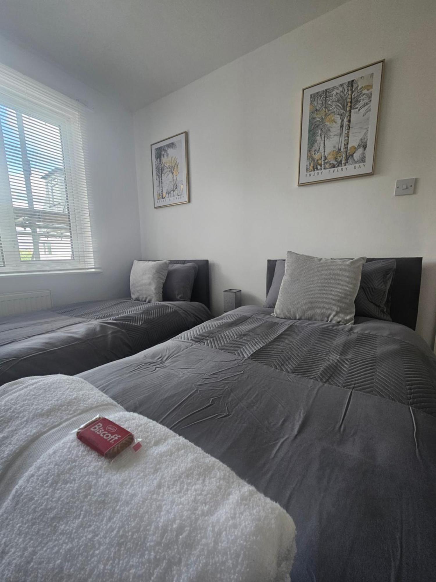 St Albans City Stays - Near Luton Airport - St Albans Abbey & City Train Station - Close To London- Harry Potter World - The Odyssey Cinema - Abbey Cathedral- Contractors I Business I Leisure- Sleeps Upto 6 People 외부 사진