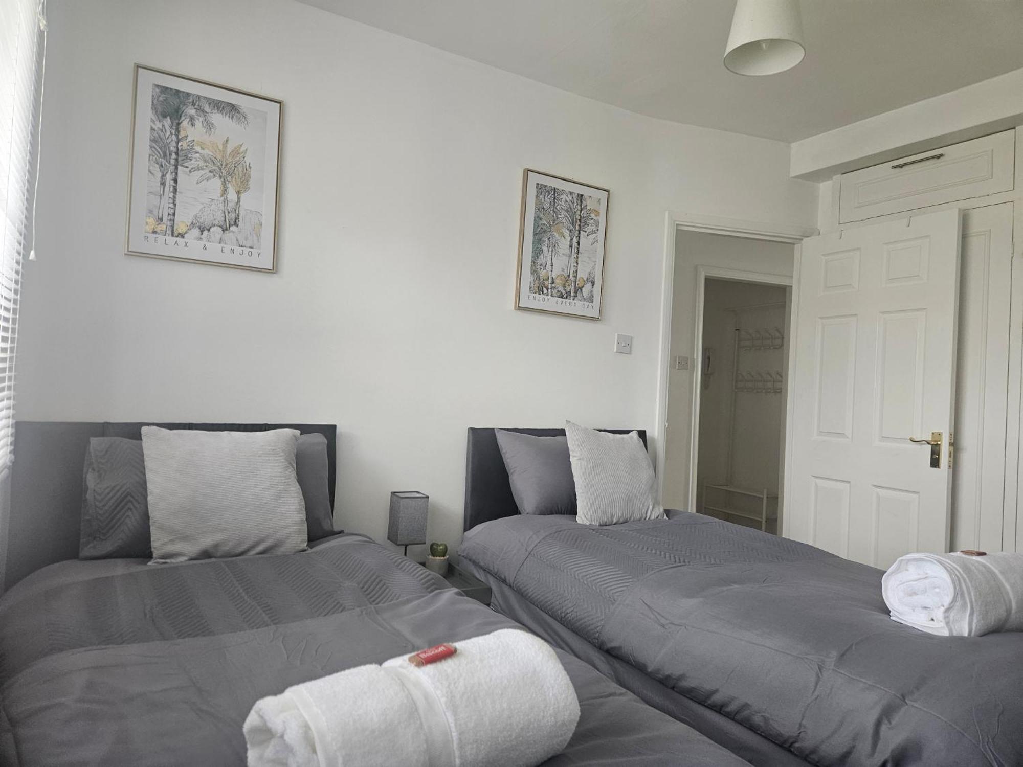 St Albans City Stays - Near Luton Airport - St Albans Abbey & City Train Station - Close To London- Harry Potter World - The Odyssey Cinema - Abbey Cathedral- Contractors I Business I Leisure- Sleeps Upto 6 People 외부 사진
